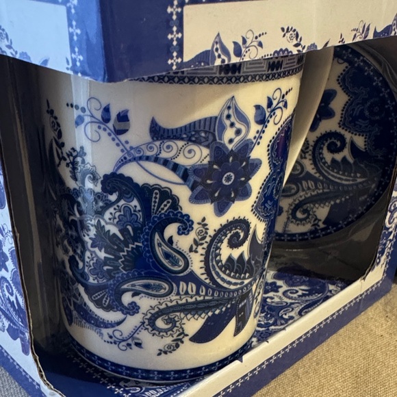 Intricate Blue Floral Mug Set - Picture 3 of 5